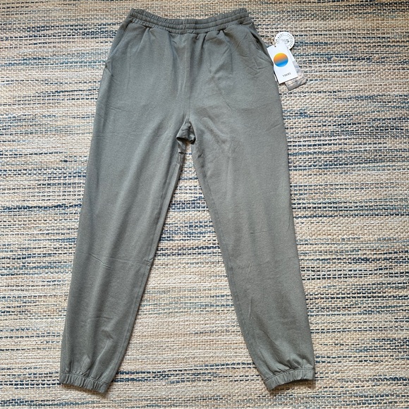 NWT Vuori Boyfriend Jogger in Laurel Heather Green Size X-Small - Picture 2 of 11